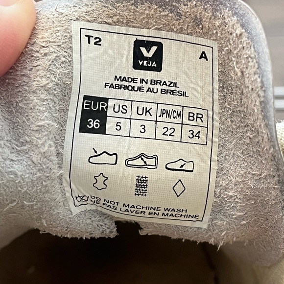 Veja Sneakers Womens size 5 - Picture 2 of 10